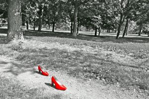 rote Schuhe, spazieren, Weg, Wald,